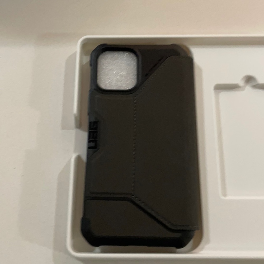 UAG iPhone 12 case